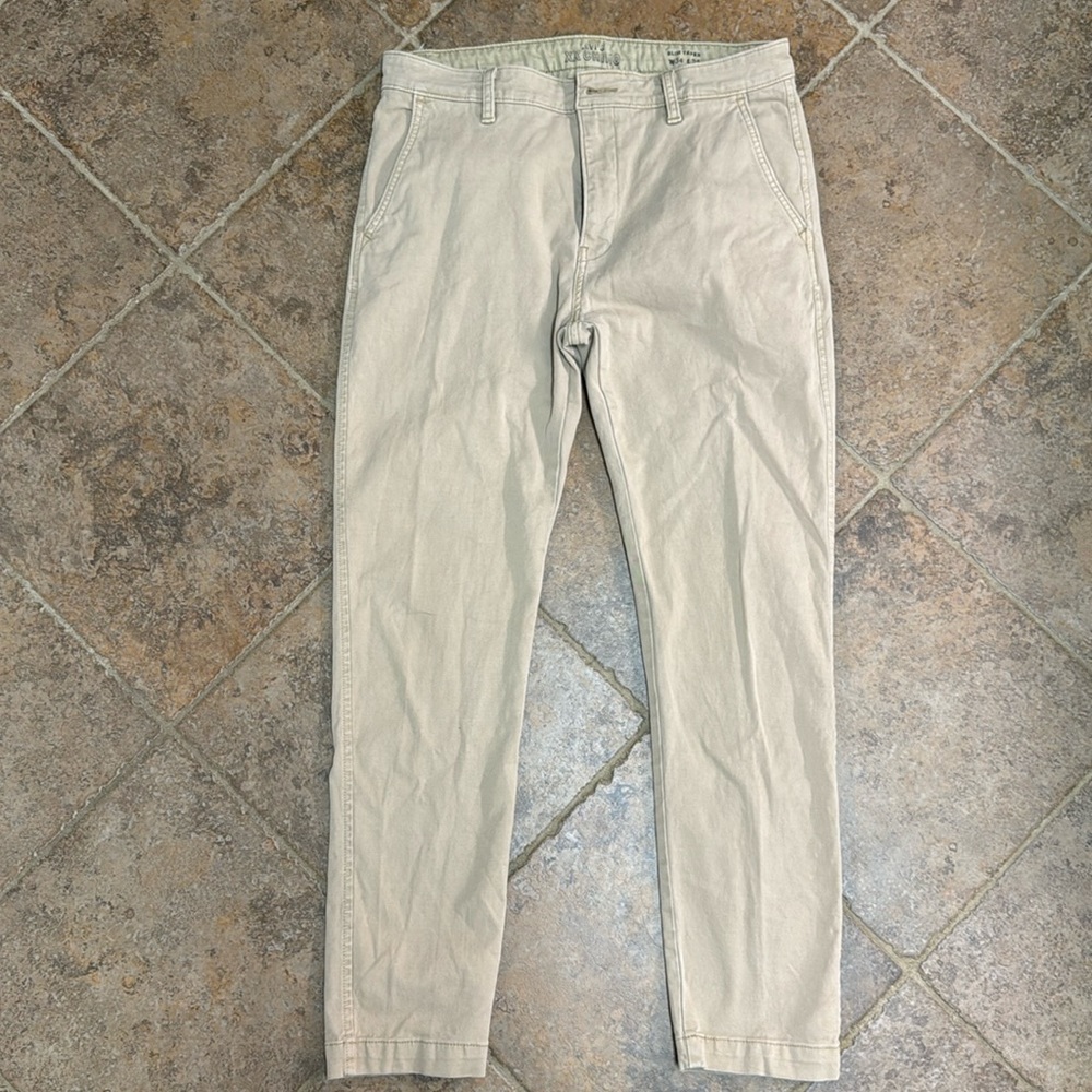 Levi Chinos 34x34